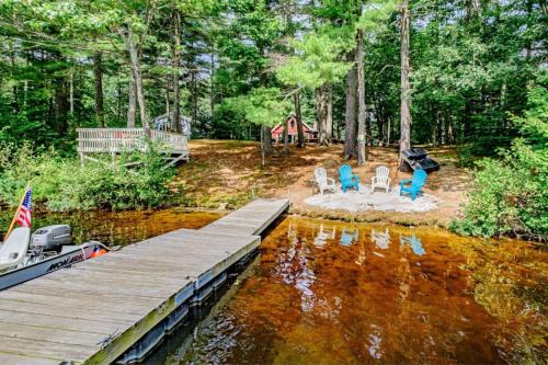 Lake Arrowhead House | Dock! Dog-Friendly Lakefront Gem in Southern Maine