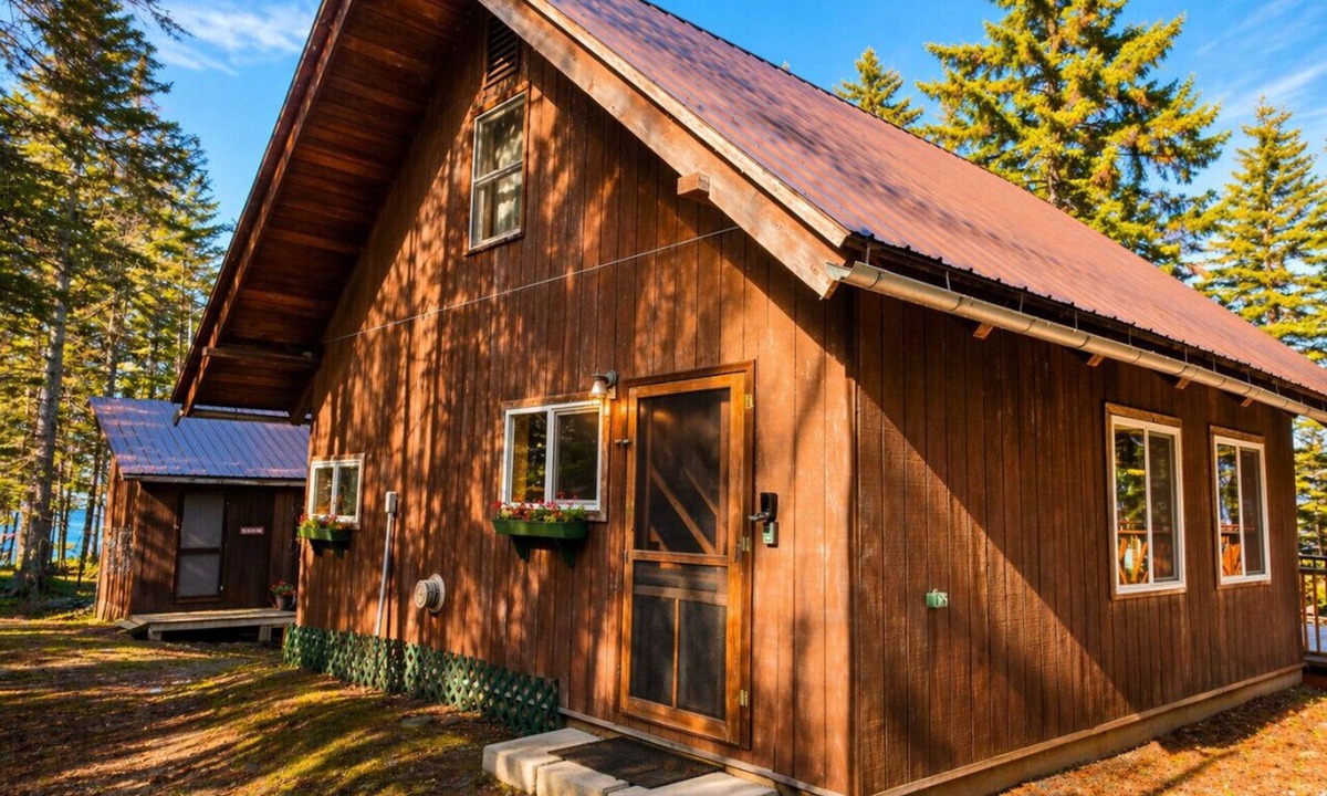 Northeast Somerset Cabin | Dog-Friendly Lakefront Cabin with Dock & Firepit