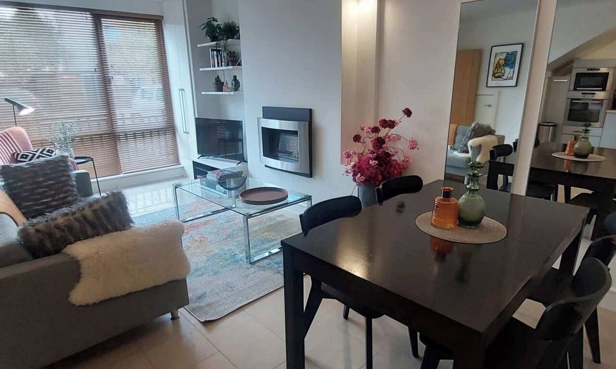 Shankill Apartment | Elegantly Refurbed 2BD in Shankill - 3km from Bray