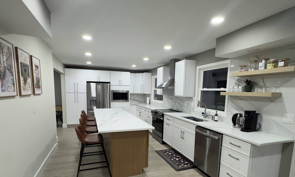 Gahanna House | Enjoy a relaxing stay in this luxury, centrally located, fully renovated home.