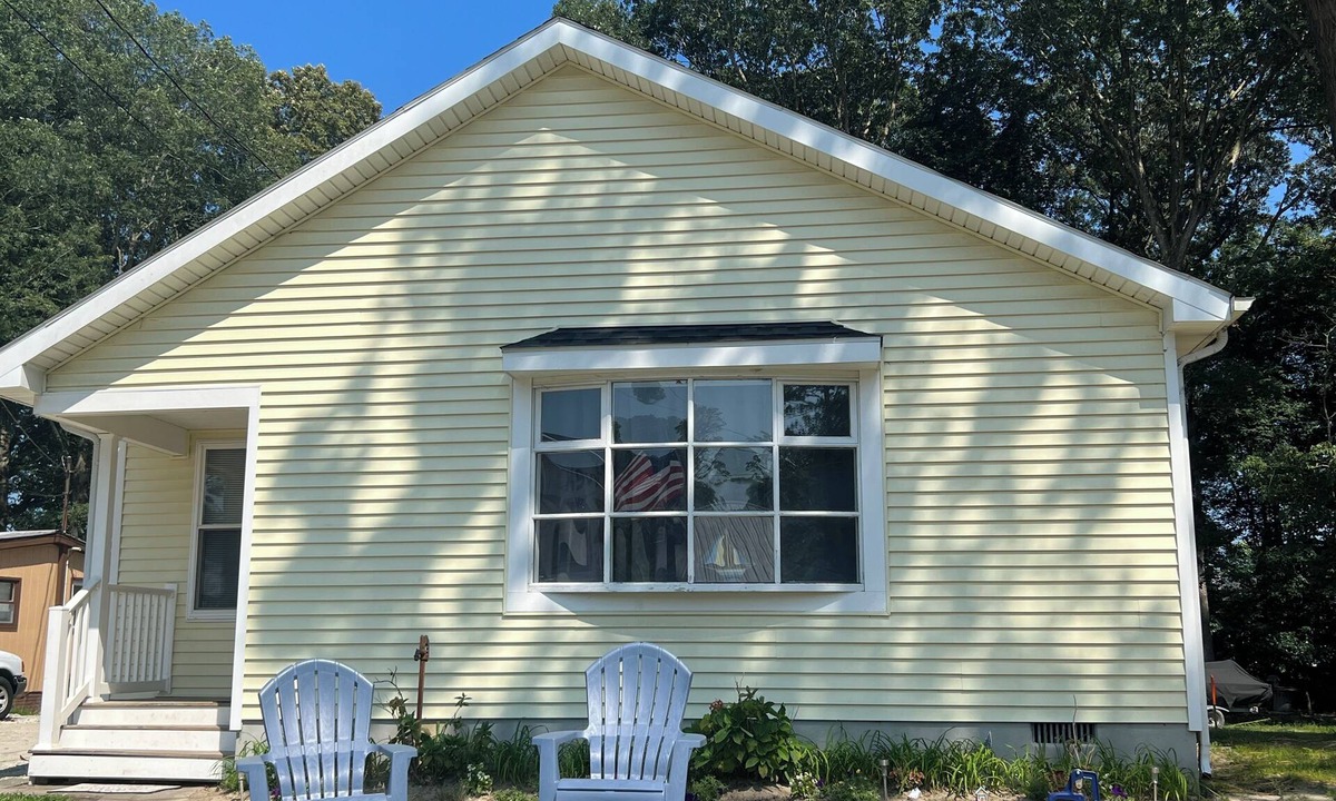 West Beach Cottage | Enjoy fishing, the beach, or nights around the firepit. Minutes to boat ramp.