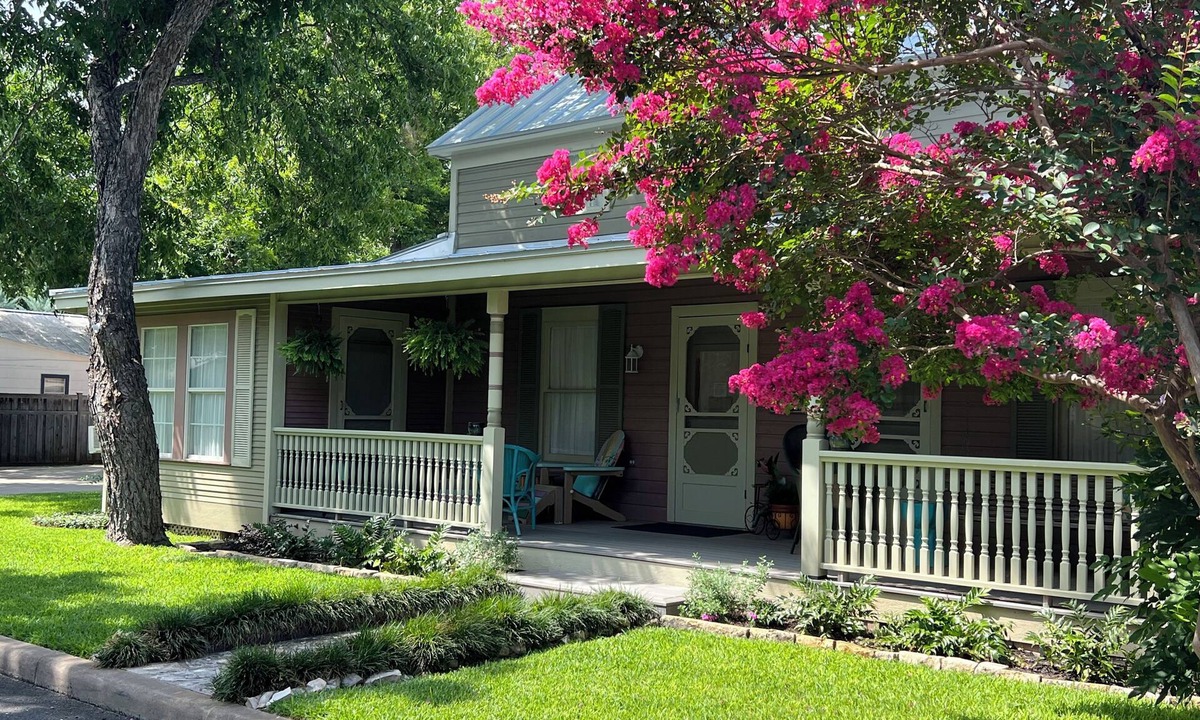 Fredericksburg House | Entire home, 6 rooms, 3.5 baths, sleeps up to 12