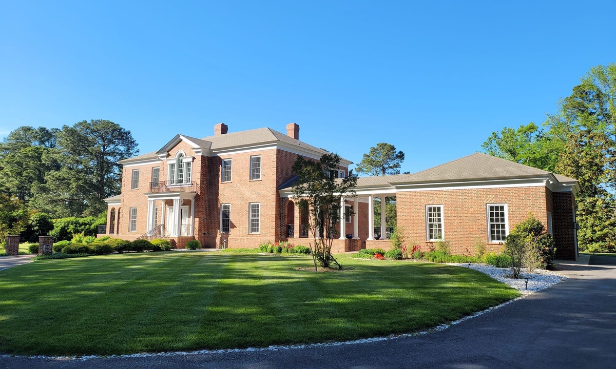 White Stone House | Exquisite Water Front Estate. Pool, Crabbing off private dock and sunset kayaks.