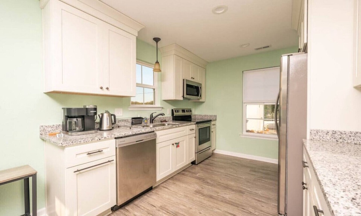 East Ocean View House | Extended Stay Ocean View 1BR | 1 Block to Beach | Free Tesla EV Charger