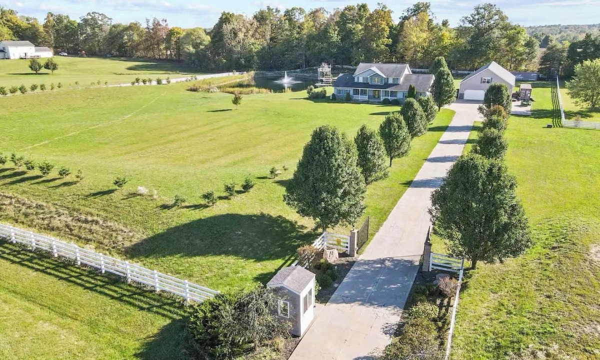 Summit Station House | Family Home on 9 Acres! Climbing Wall & Gym