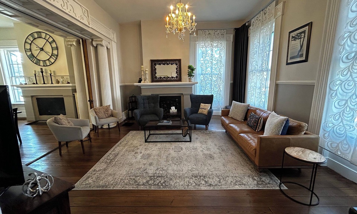 Circleville House | Family-Sized Charming 3-bedroom Townhome in Uptown Circleville