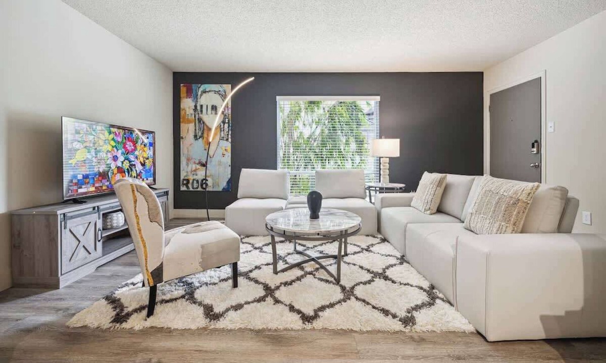 Uptown Apartment | FIFA Elite Apartment | Steps from Galleria & Shops