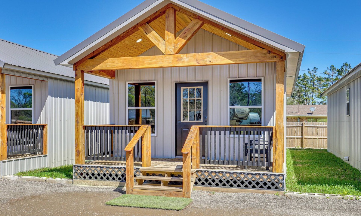 Joaquin Cabin | Fish, Boat & Explore! Tiny Cabin Near Sabine River