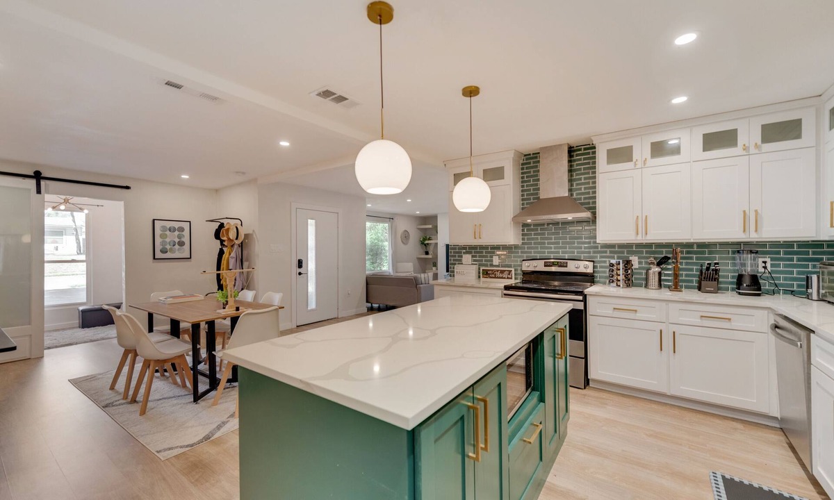 Park Central House | Forest Meadow Homestead: 4 Beds of Calm & Sky