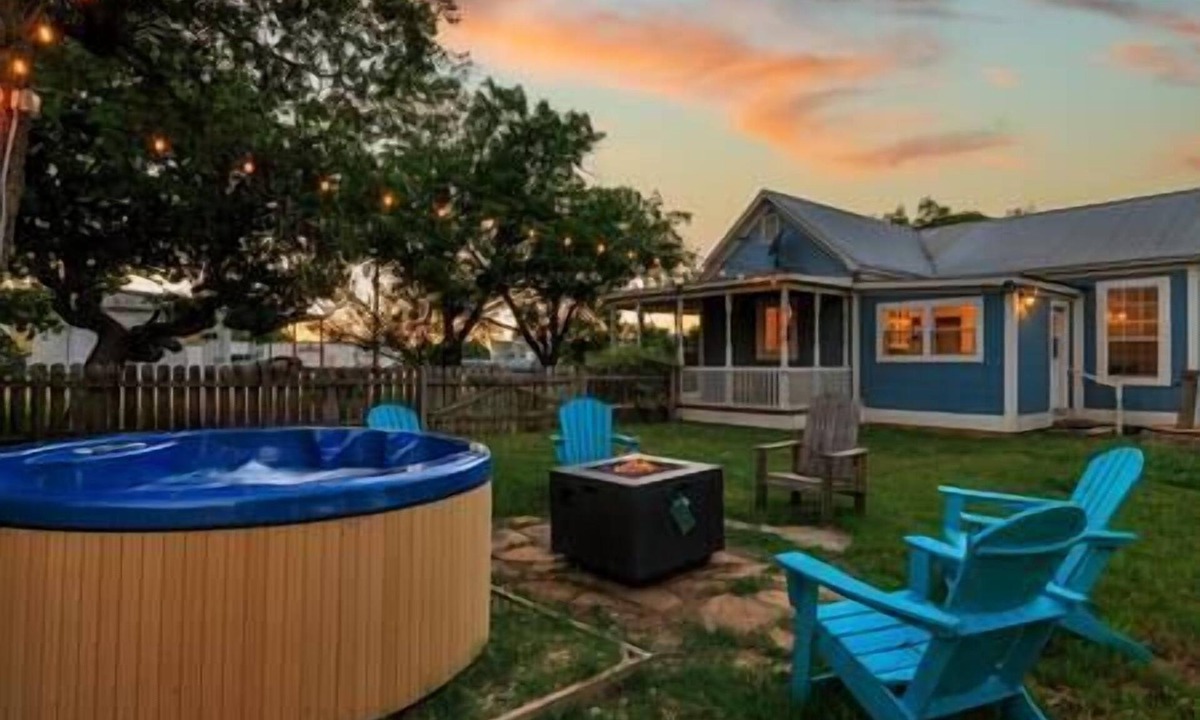 Stonewall House | Fredericksburg Farmhouse, Wine Country, Hot Tub