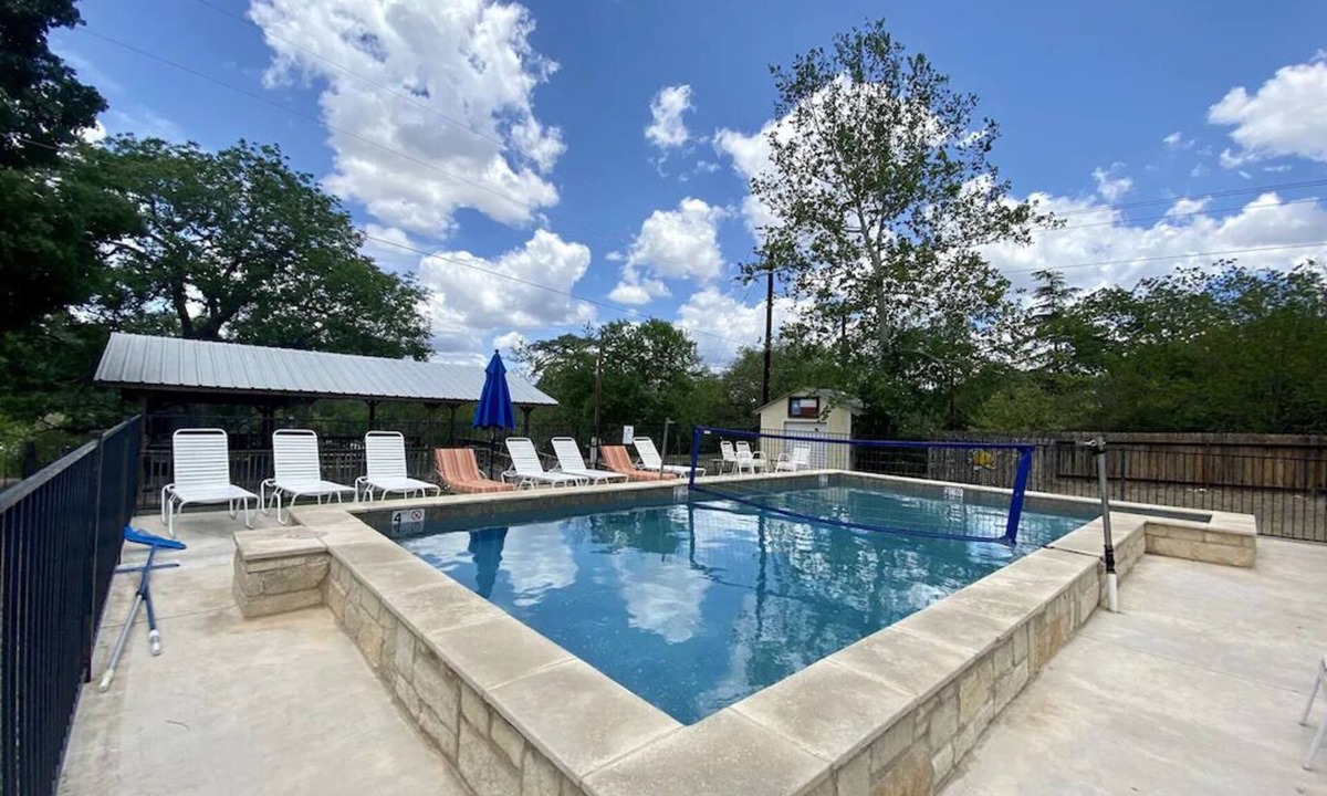 Leakey House | Frio Riverfront House+Bunkhouse, Volleyball Pool, Pavillion!