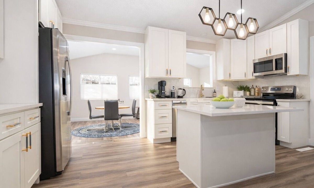 Royal Manor House | Gahanna Family-Friendly 4BR Retreat King Bed