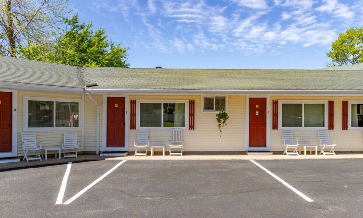 Hulls Cove Bed & Breakfast | Gallagher`s Travels Room 3 (Double Queen Bed)
