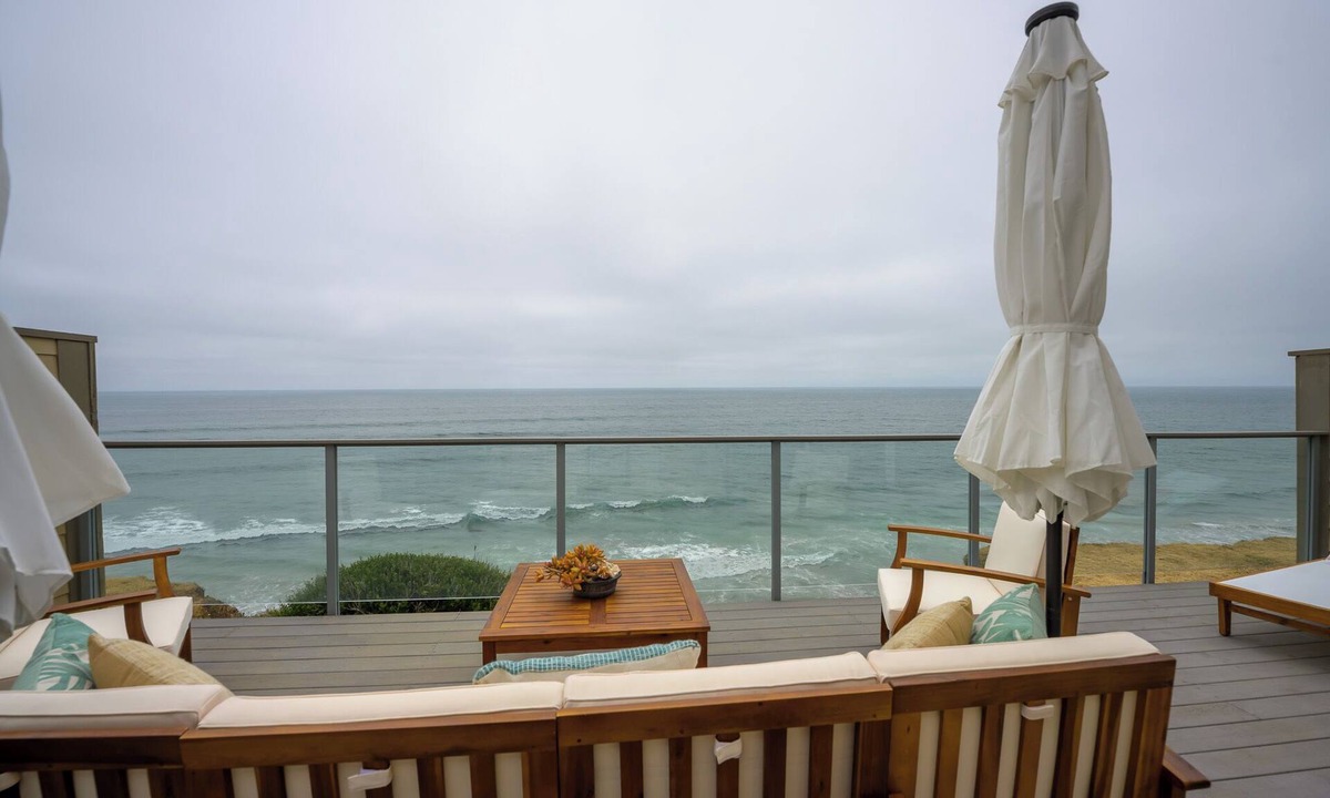 Encinitas House | Gorgeous Panoramic Pacific Views in Oceanfront townhome in Seabluffe Community