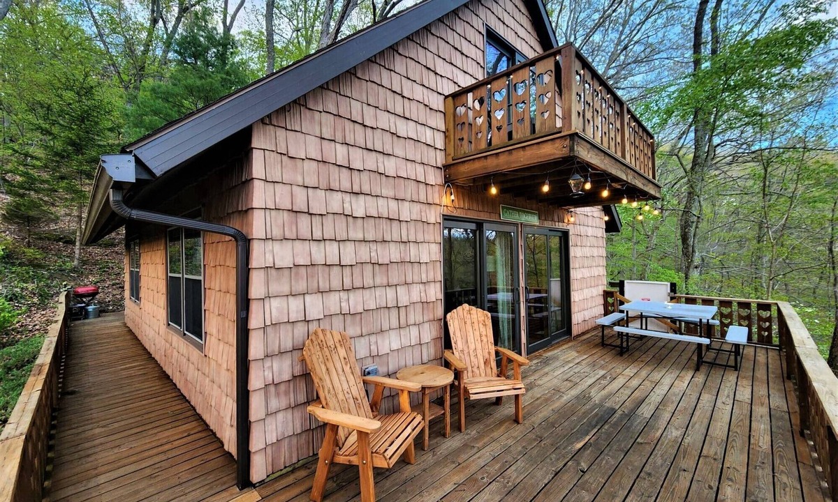Sugar Grove Cabin | Heart Haus on the Hill - Near Hocking Hills, Updated/Private/Comfortable!