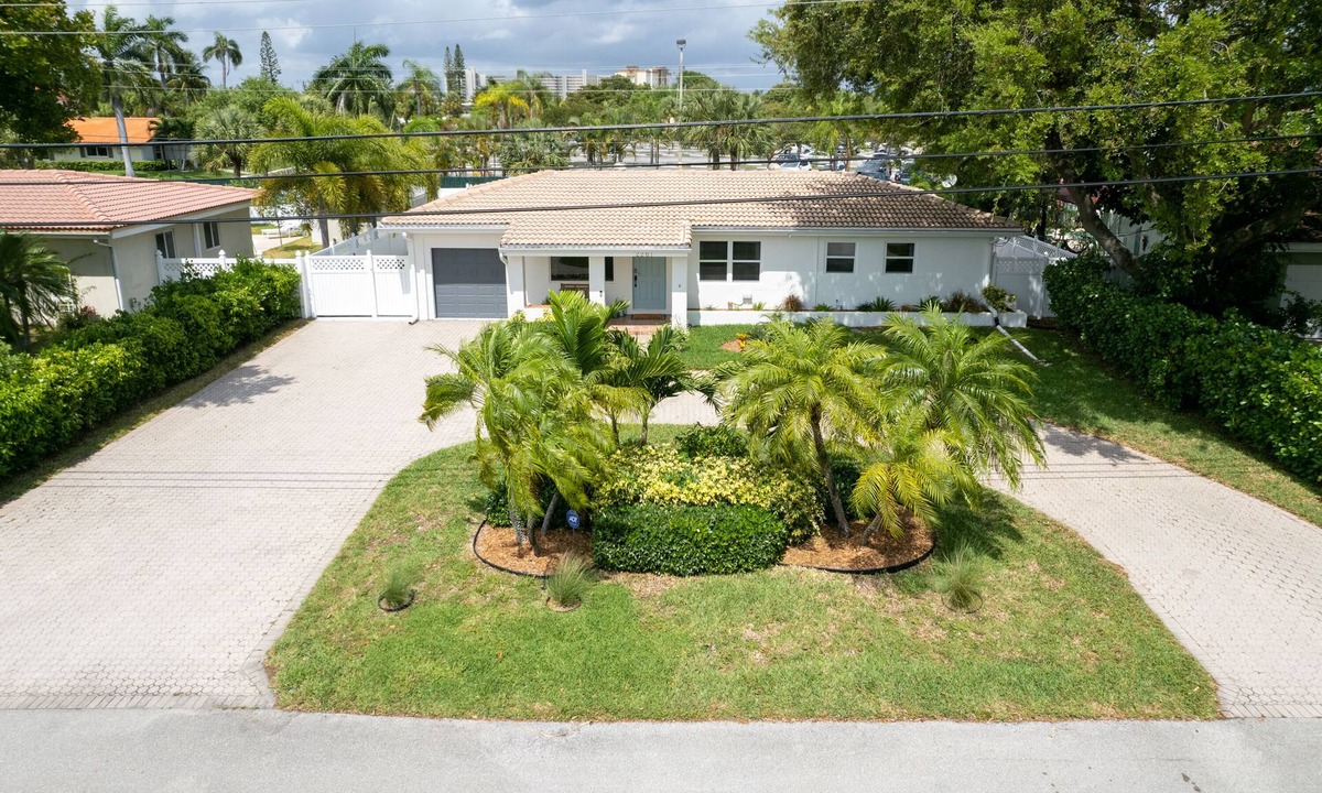 Pompano Isles House | Heated Pool-Tropical Oasis-Resort Style Backyard. Close to shopping & Store