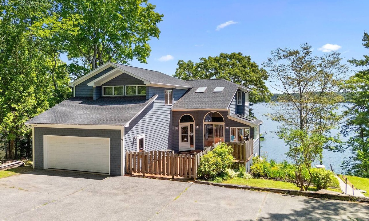 Sebascodegan Island House | High View- Serene waterfront home w/a dock, large deck & amazing views!