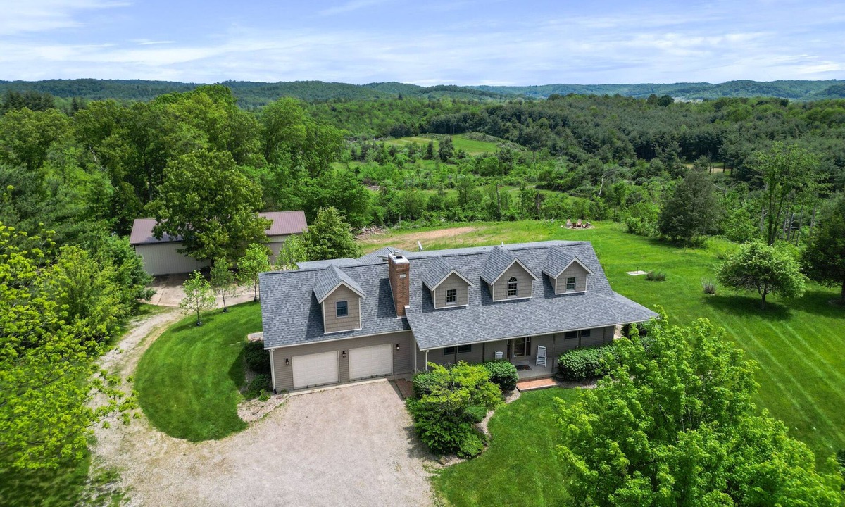Laurelville Cabin | Hillside Lodge | Hocking, Hot Tub, Lake, Game Room