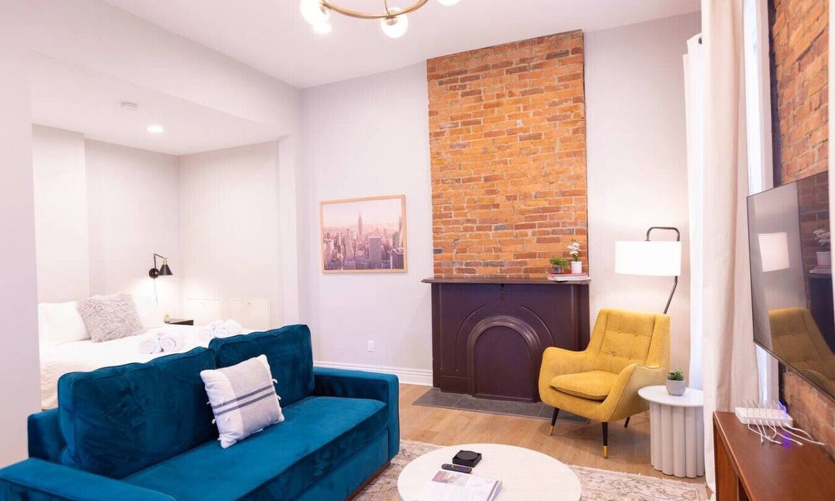 Victorian Village Apartment | Historic Meets Modern | Walk to Coffee | OSU