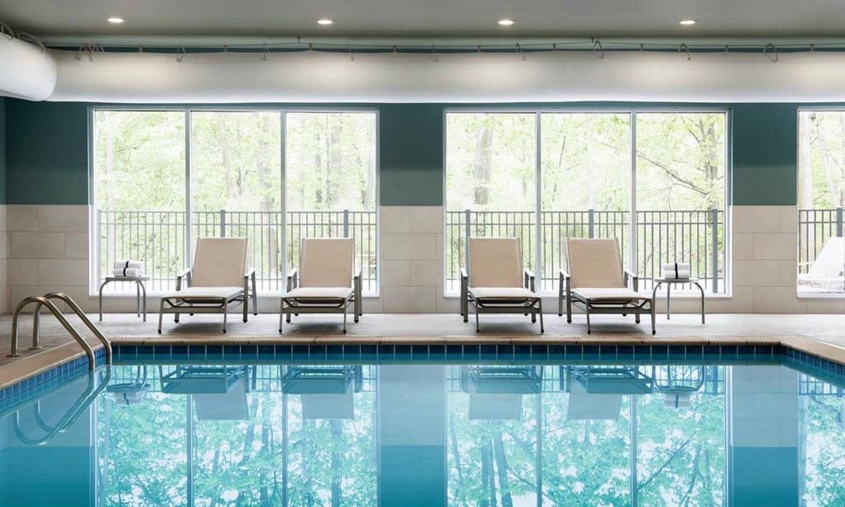 Summit Station Hotel | Holiday Inn Express and Suites Columbus New Albany by IHG