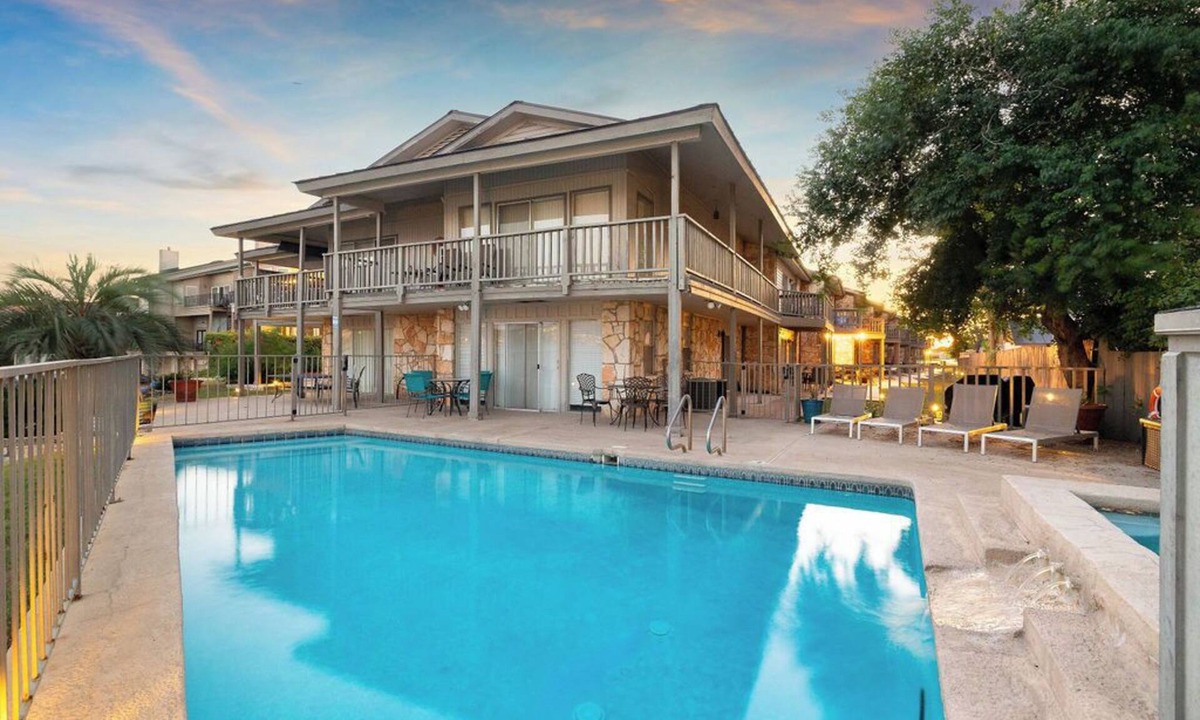 Horseshoe Bay Condo | Horseshoe Bay 3-bedroom retreat on Lake LBJ with direct lake access and pool.