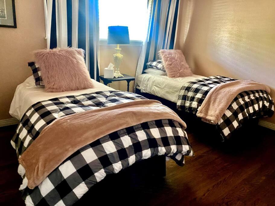 Amarillo House | I40 Large Tuscany 4 bed 20min PDC