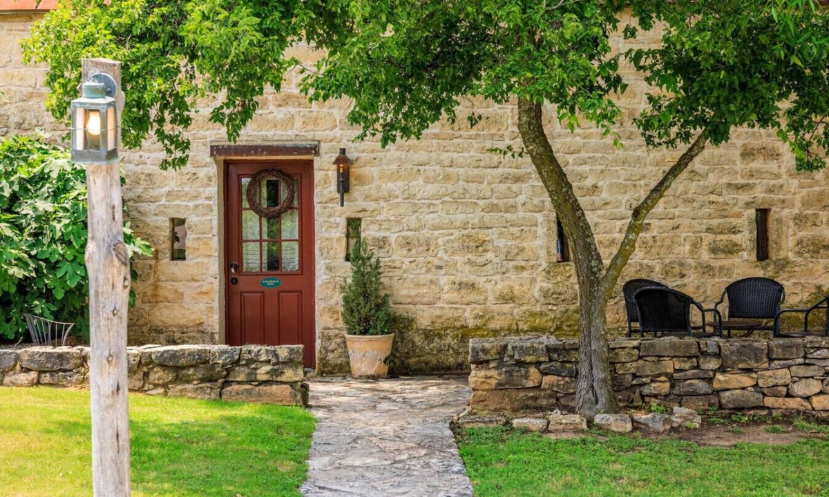 Fredericksburg Cabin | Kusenberger Barn | Historic | Built in 1865