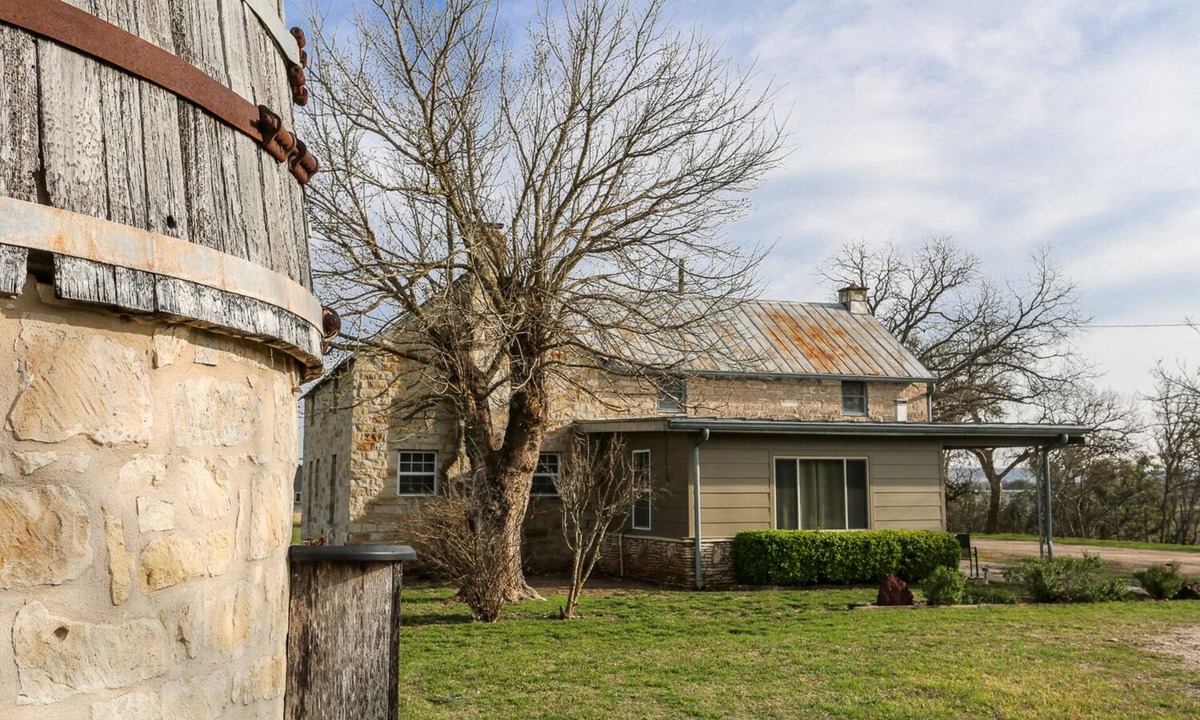 Fredericksburg House | L&L River Haus | 2/2 Country Farmhouse | River Access | Hill Country Views