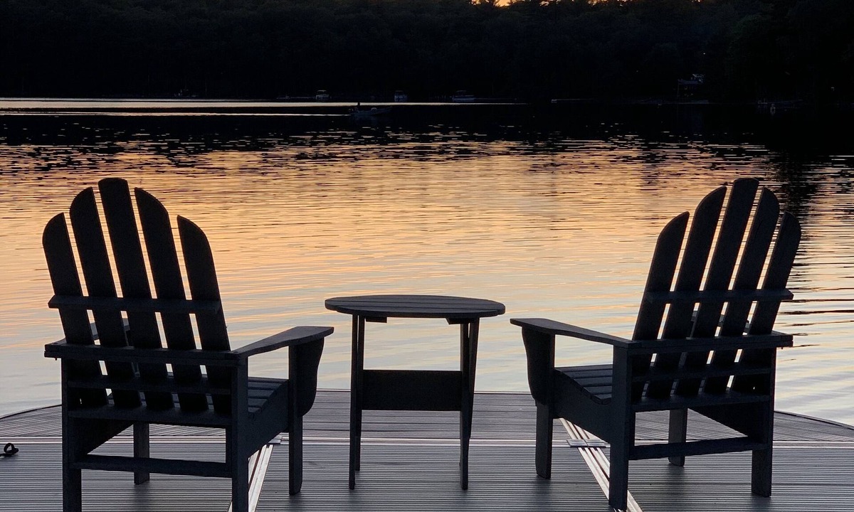 Monmouth House | Lake Front Retreat