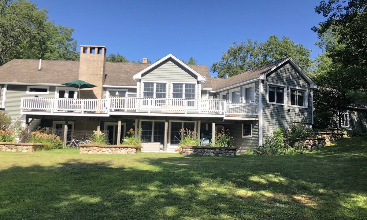 Waterboro House | LAKE HOME! HOT TUB, GYM, FREEgolf cart, 2 kitchens