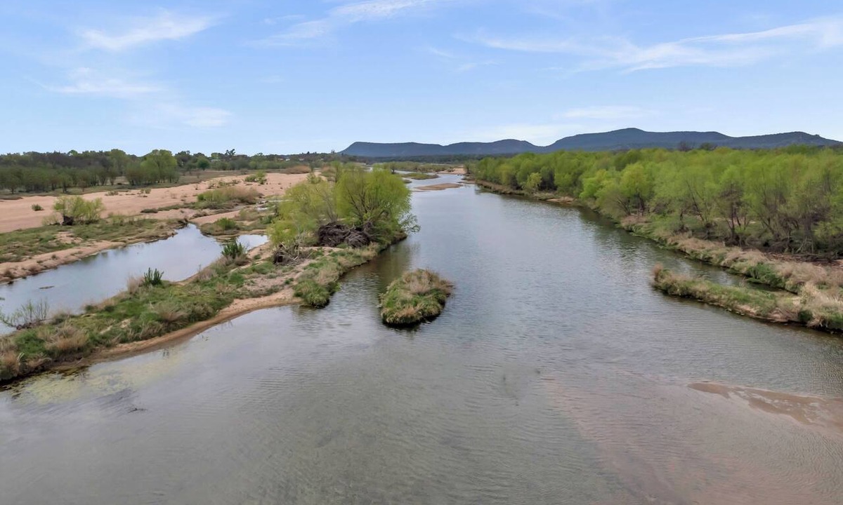 Kingsland House | Lake LBJ Waterfront on the Beautiful Llano River, Sandy Beach, Sleeps 6