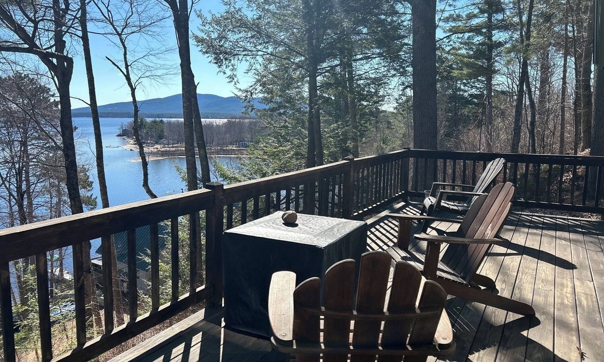The Bluffs House | Lake & Mountain View Private Home on Bluff
