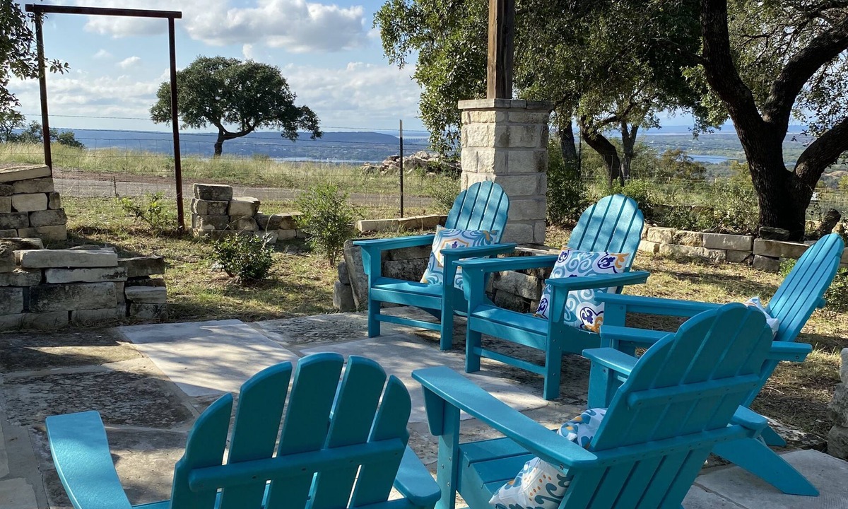 Burnet House | LAKES ARE FULL ~ GET AWAY & COME GLAMP W US ~ HILL COUNTRY, LAKE VIEWS & SPA !