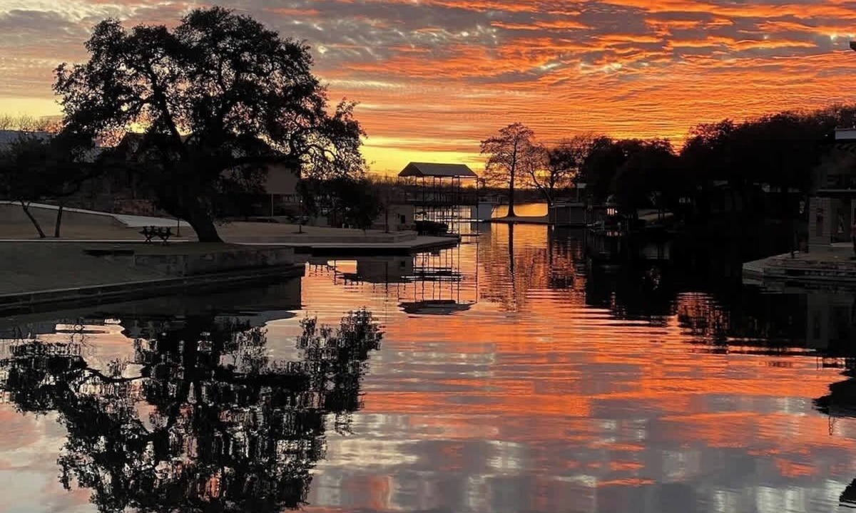 Kingsland House | Lazy Cove Waterfront Getaway on Lake LBJ!