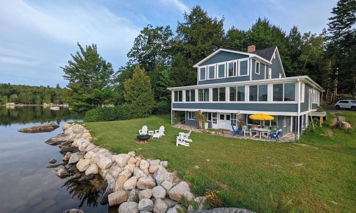 Dedham House | Light-filled lakefront home for up to 15 with private beach and dock near Acadia