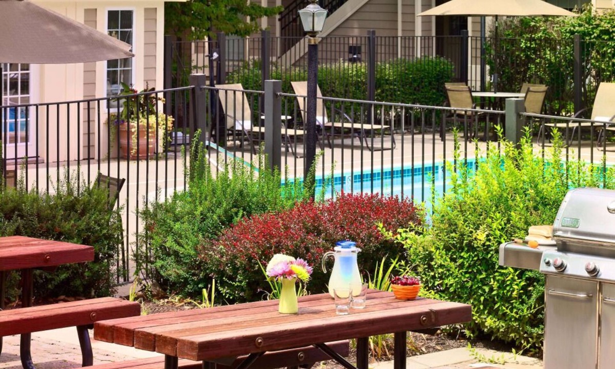 Dublin House | Lots of Leisurely Activities! 3 Comfortable Units, Free Parking, Pets Allowed