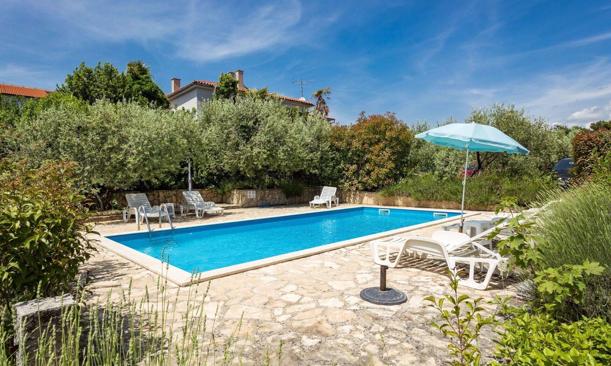 Frata Apartment | Lovely apartment for 8 people with pool, A/C, WIFI, TV, terrace and pets allowed