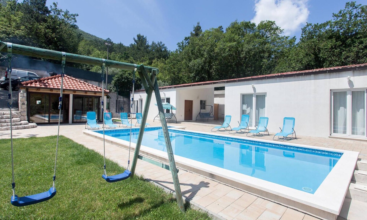Svinisce House | Lovely home in Kucice