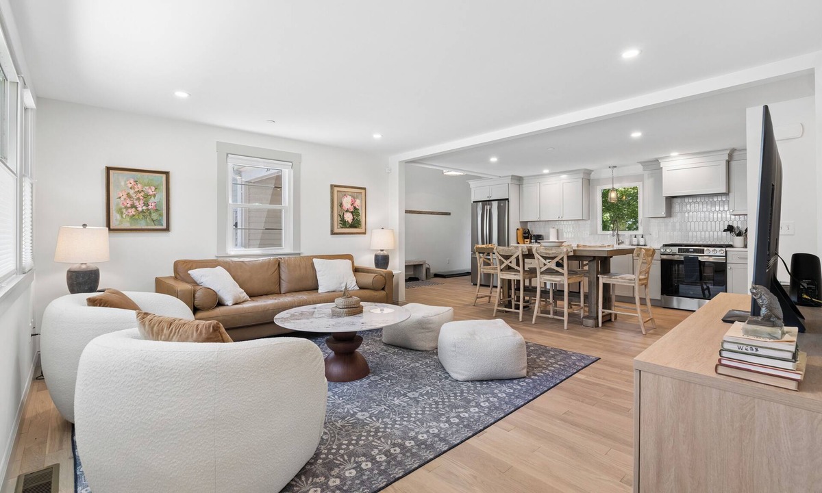 Yarmouth House | Luxe 5 Bed/3 Bath with Game Room & AC
