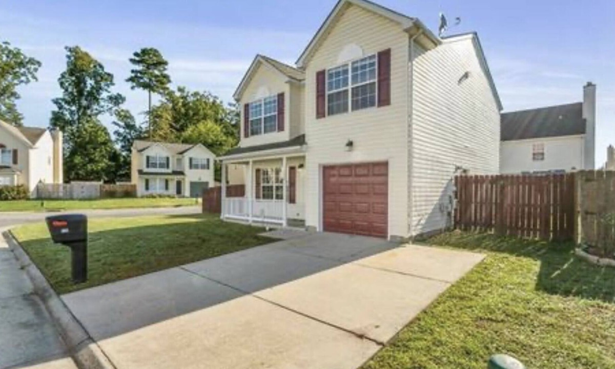 North Newport News House | Luxe Vibe Casa de Suenos 30+ Day Stays