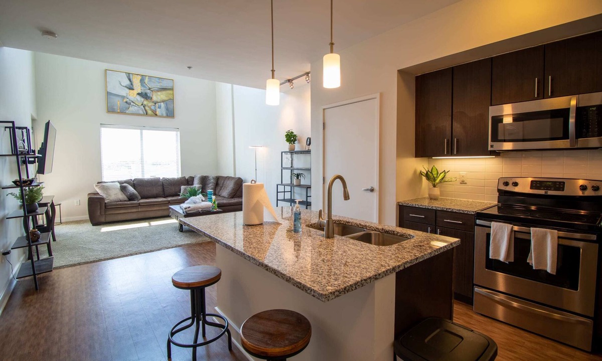Grandview Heights Apartment | Luxury 2 Bed with a loft