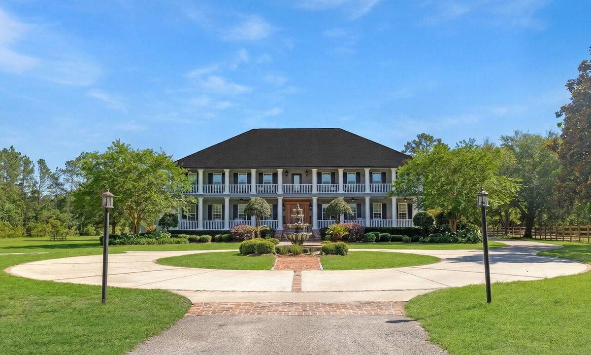 Waverly House | Luxury 7 bedroom mansion with horses, pool, hot tub, pond, swings and fire pit!