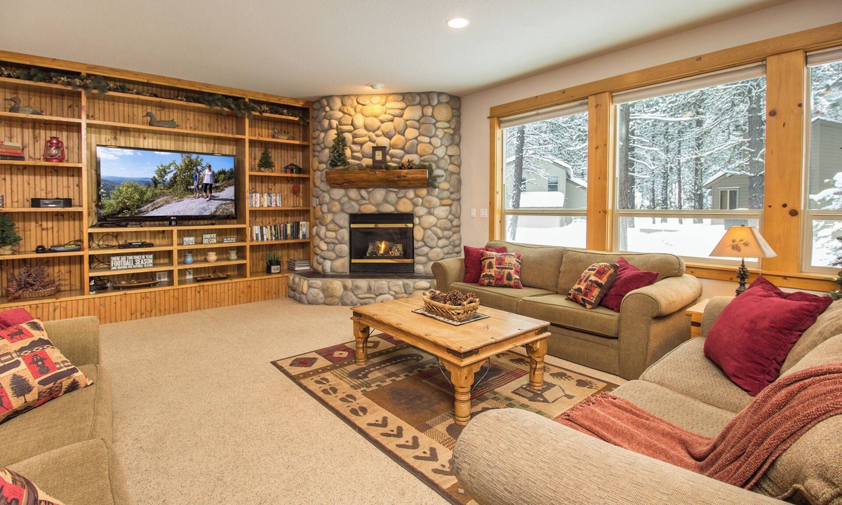 Sunriver House | Luxury 7 BR Home/Hot Tub/SHARC Passes/AC/Wi Fi/Bikes