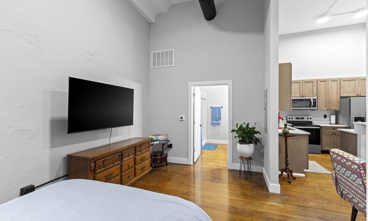 Delaware Apartment | Luxury Loft Downtown Full Kitchen