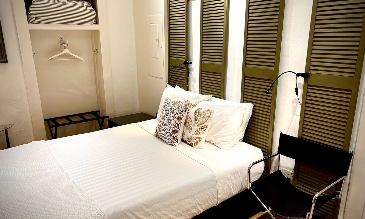 Marfa Apartment | Marfa House La Junta: In the center of Marfa