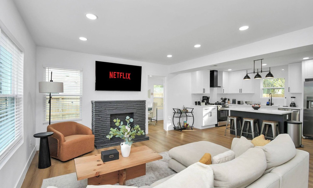 Greater Third Ward House | Media Room & Patio - Downtown View- 4 Bedrooms