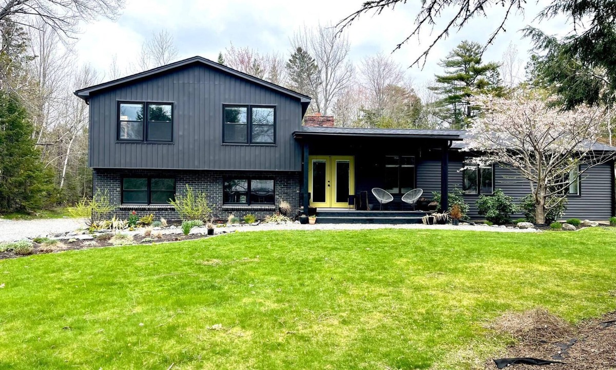Bangor House | Modern 4 Bedroom House in Quiet Bangor Neighborhood