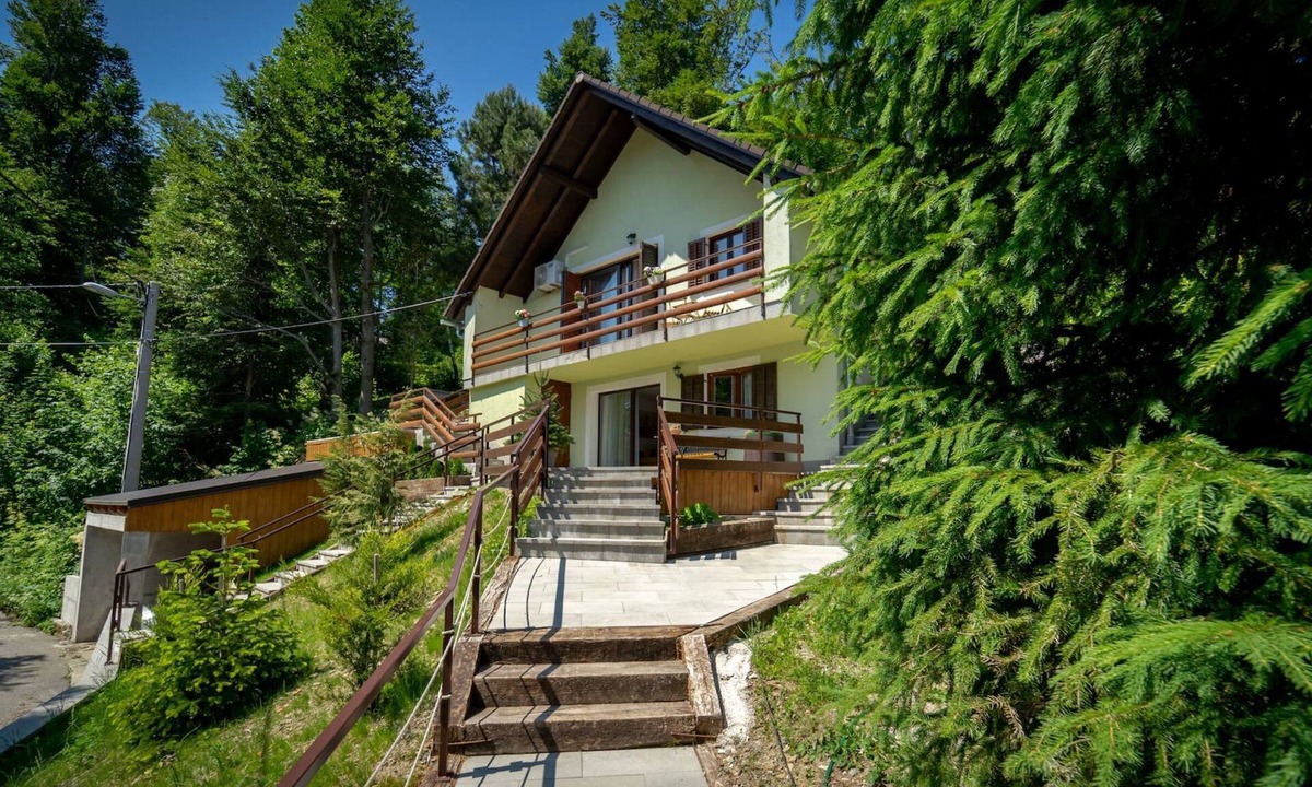 Brinje Apartment | Modern apartment in Fužine, 200m from Lake Bajer, perfect for relaxation.