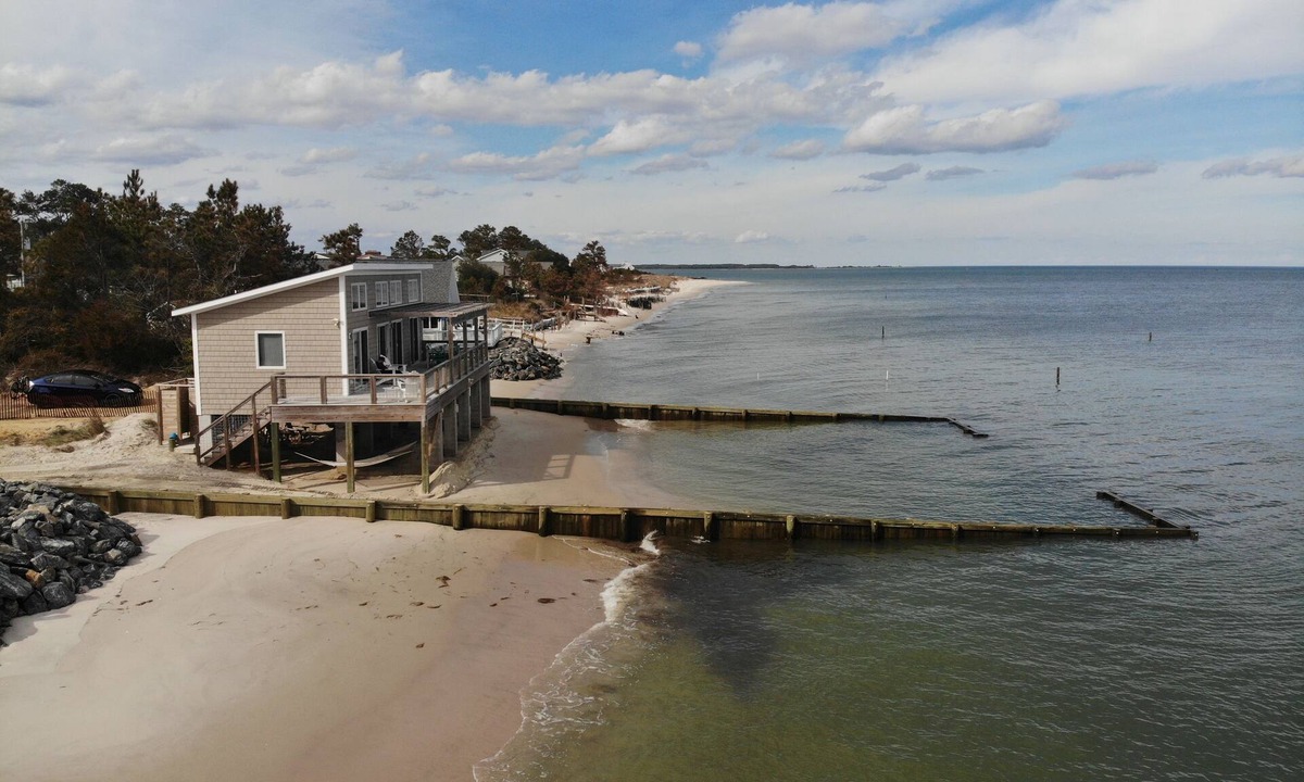 Bavon Cottage | Modern Beachfront Cottage with Endless Bay Views