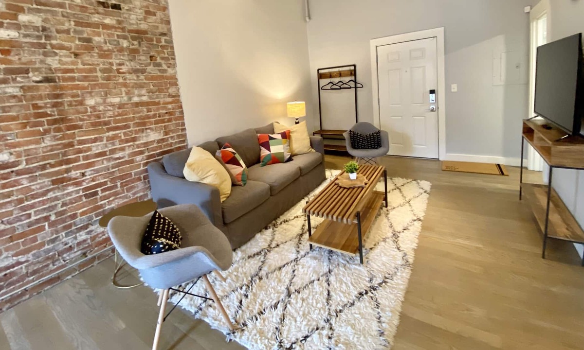 Old Port Condo | Modern loft - Downtown, steps from all the action!